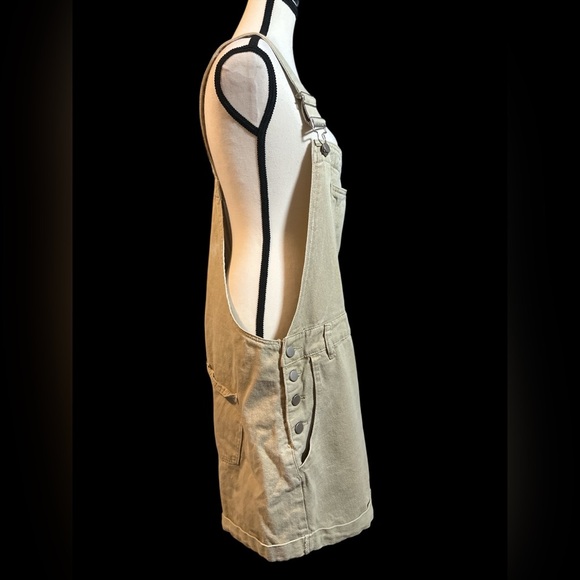 SHEIN Beige Overall Shorts - Picture 5 of 6